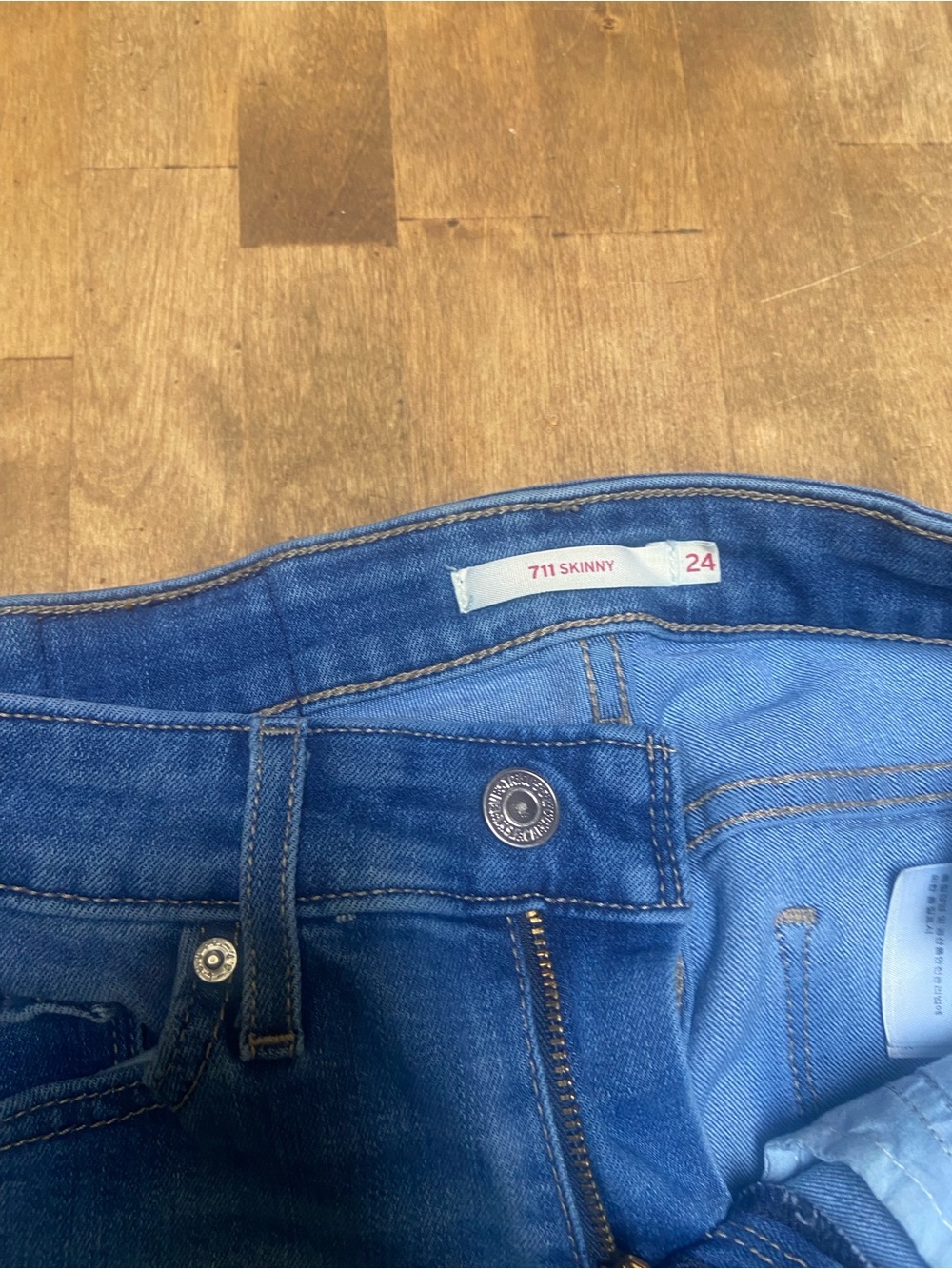 Levi's Women's Skinny Jeans in Blue Denim - Picture 2 of 8
